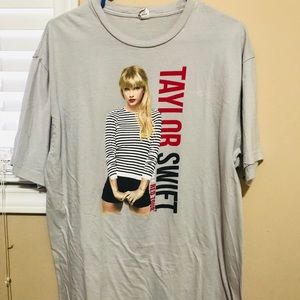 Taylor Swift T-shirts large red speak now tour